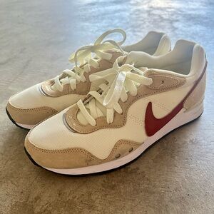 Nike Venture Runner Excellent, size 9 Coconut Milk Rugged Orange sneakers